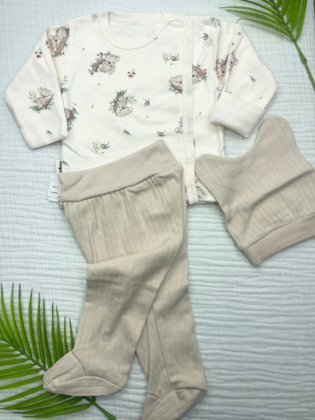 BABYCAN KAOLA DESENLİ KENDİNDEN ELDİVENLİ ÜÇLÜ YENİDOĞAN SET
