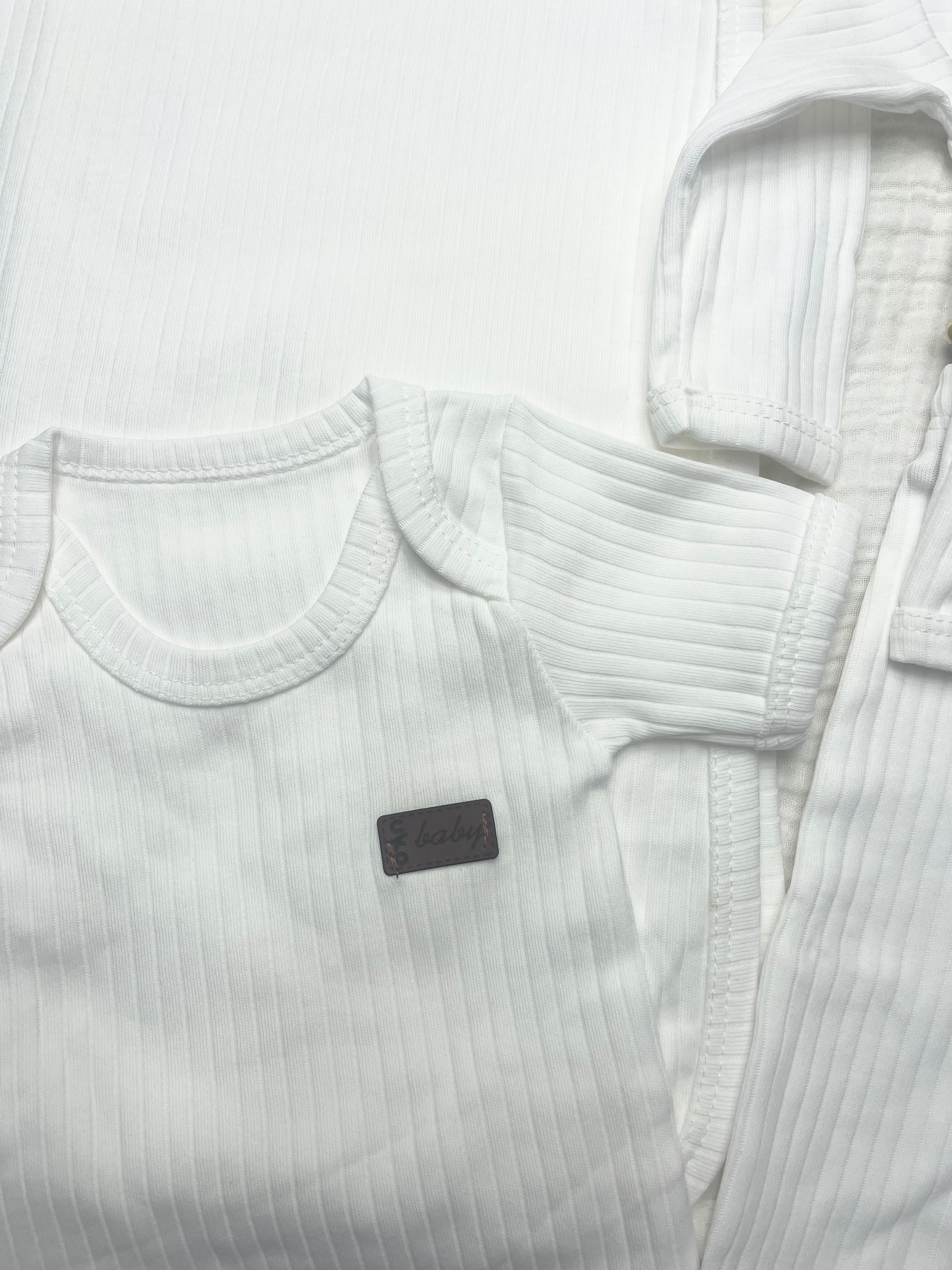 UKO BABY DÜZ RENK 7Lİ HASTANE ÇIKIŞ SETİ