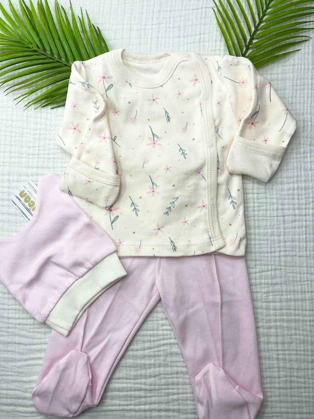 BABYCAN KENDİNDEN ELDİVENLİ ÇİÇEK DESENLİ ÜÇLÜ YENİDOĞAN SET