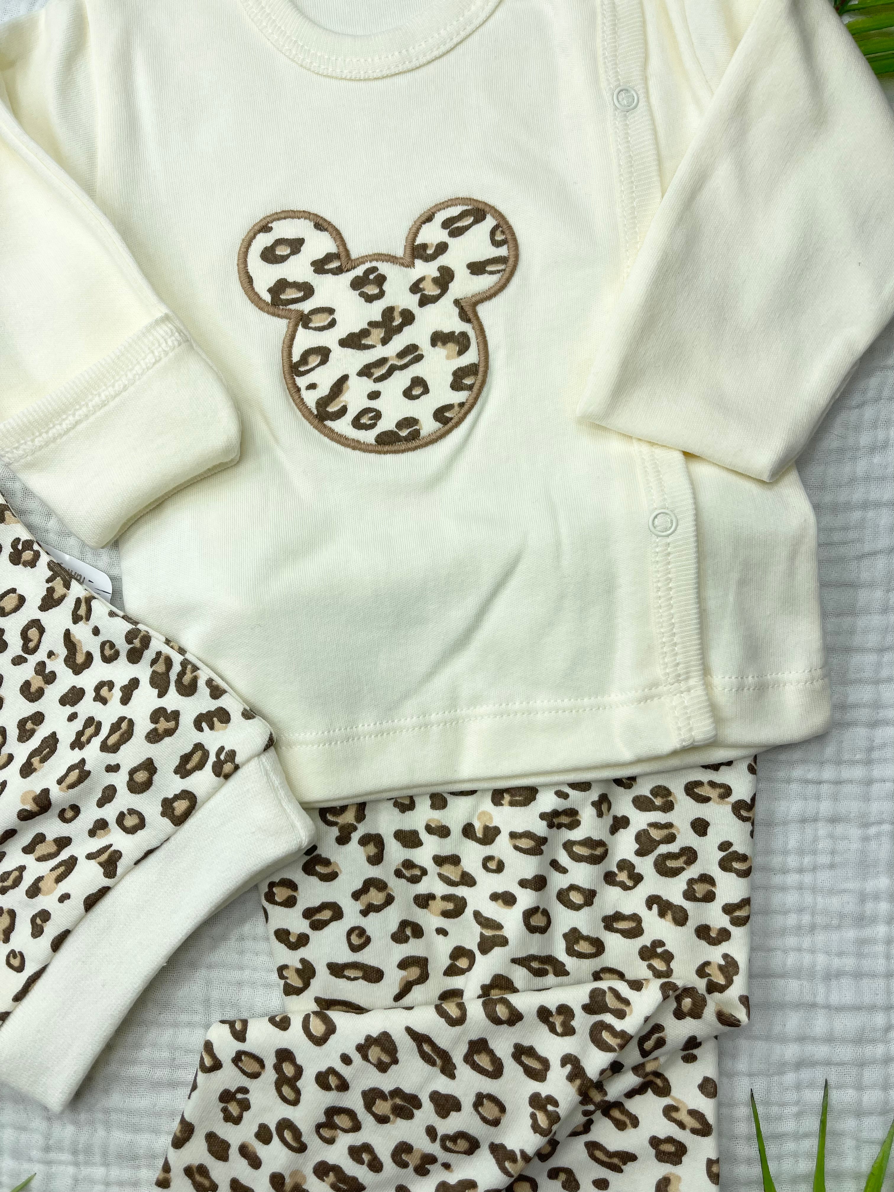 BABYCAN LEOPAR DESENLİ KENDİNDEN ELDİVENLİ PRATİK ÜÇLÜ YENİDOĞAN SET