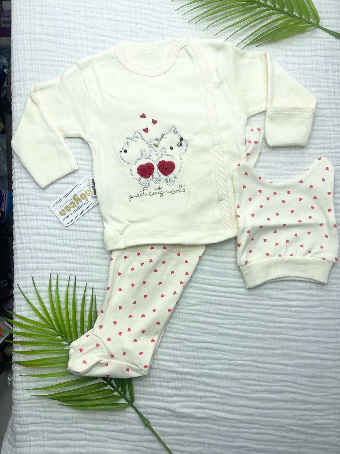 BABYCAN MİNİK KALPLİ KENDİNDEN ELDİVENLİ ÜÇLÜ YENİDOĞAN SET